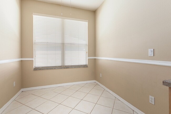 Building Photo - PRISTINE 3/2 one story home in Errol Estates!