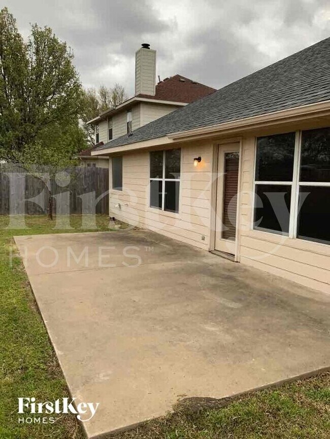 Building Photo - 1205 Bellcrest Dr