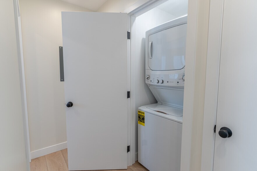 In Unit Washer/Dryer - 5430 Driftwood St