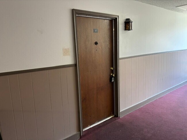 Building Photo - 613 Colonial Dr