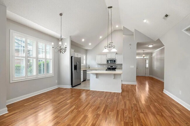 Building Photo - 3225 Mayflower Ln