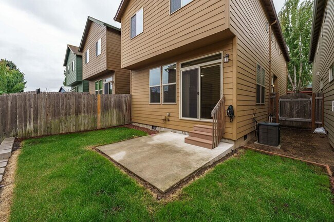 Building Photo - $1000 Year End Savings - Ask Us How! Convenient Location 3 Bedroom 2.5 Bathroom with Fence Back Yard