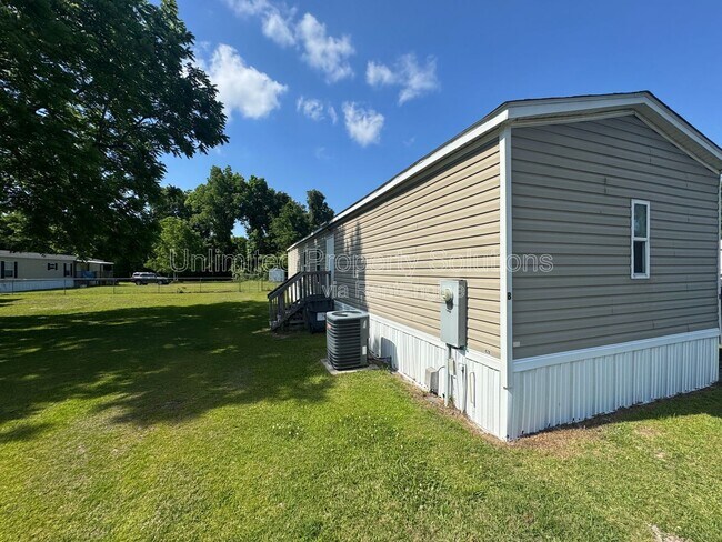 Building Photo - 9499 Wendi Dr NE