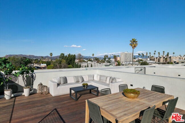 Building Photo - 610 S Van Ness Ave