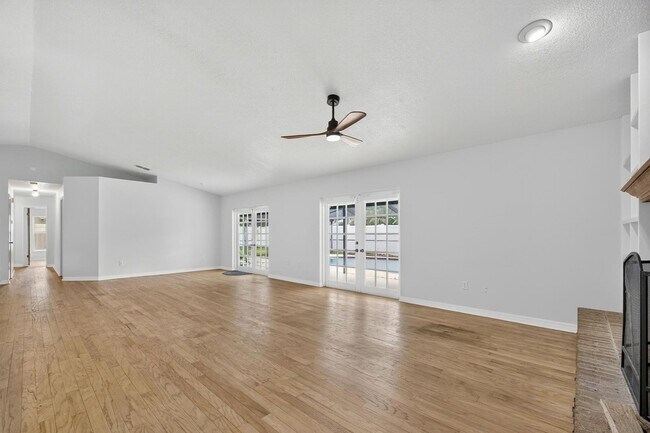 Building Photo - Available Immediately!