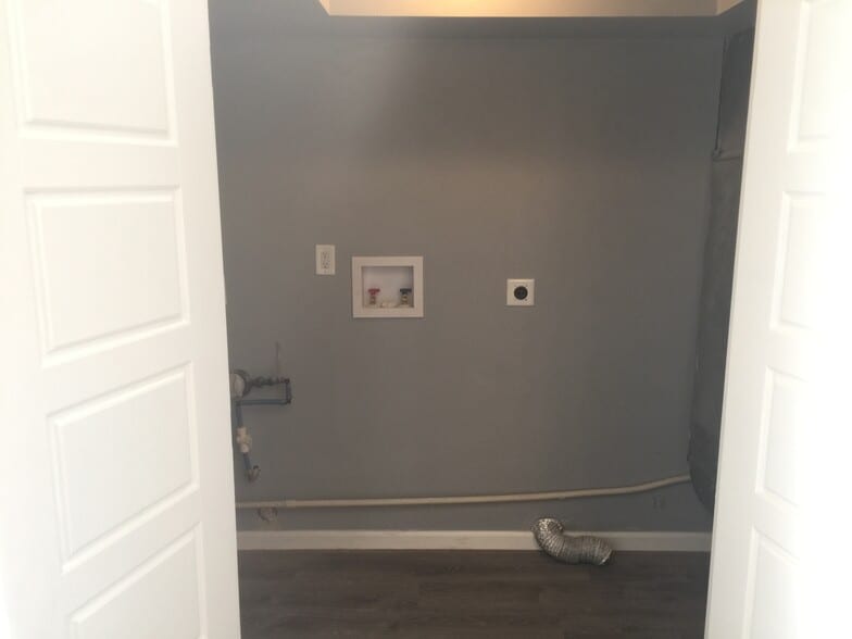 Building Photo - 7767 Betsy Ross Cir