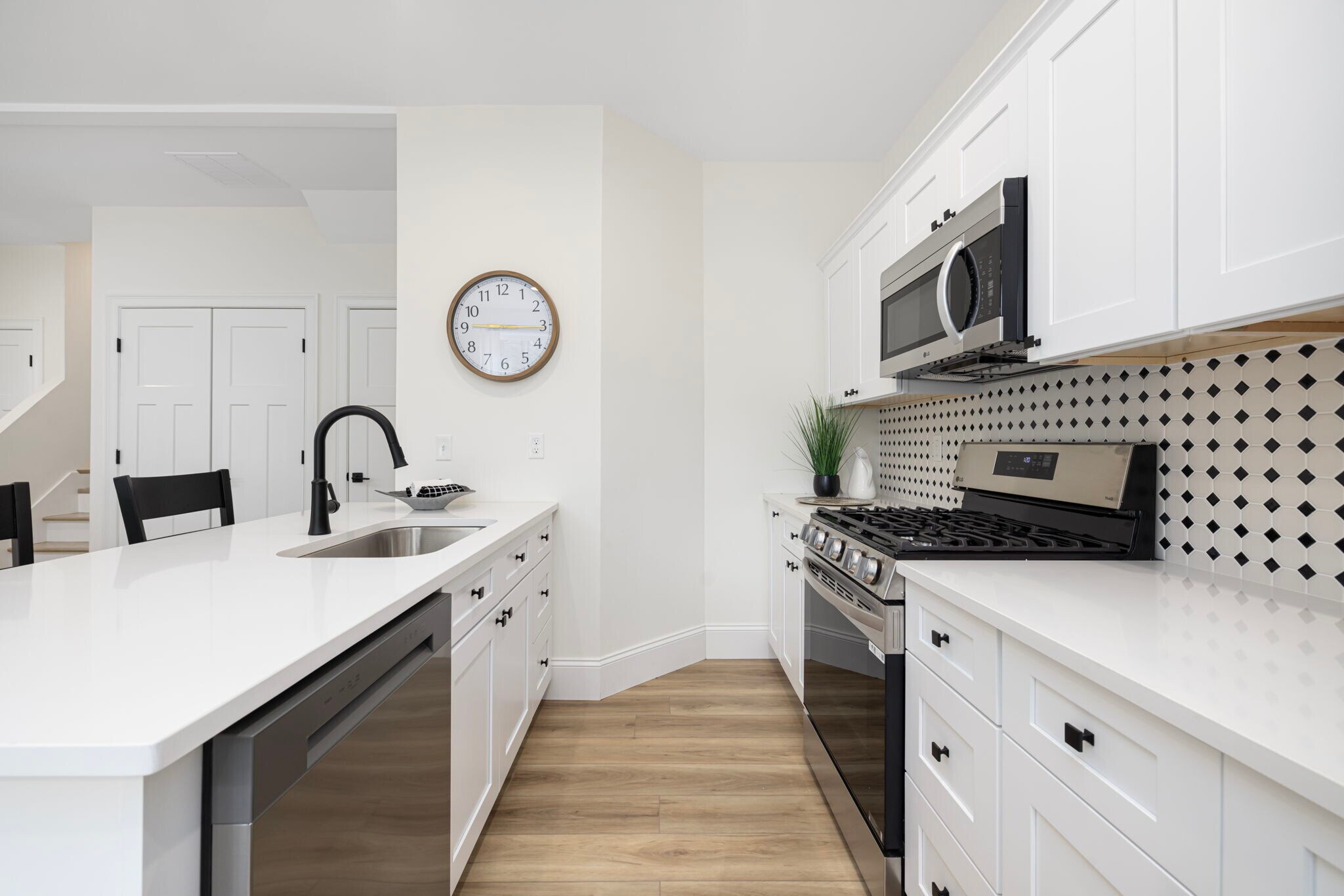 Building Photo - 50 S County Trl