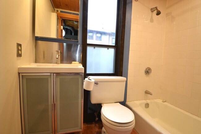 Building Photo - 36 Irving St