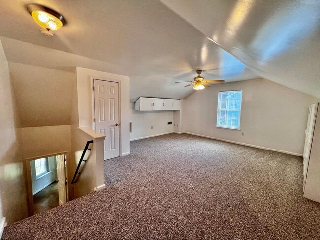 Building Photo - Gorgeous 4 Bedroom 2.5 Bath home in the he...