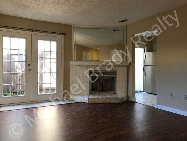 Primary Photo - One Bedroom Condo!