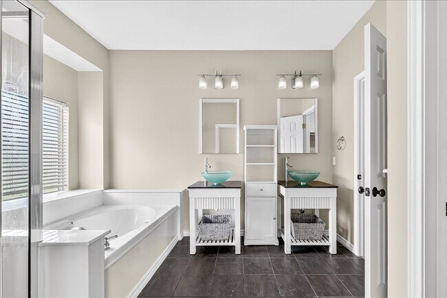 Building Photo - 7414 Lake Micala Dr