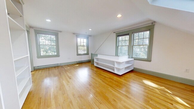 Building Photo - 113 Cushing Ave