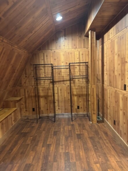 Building Photo - 324 Messenger Rd