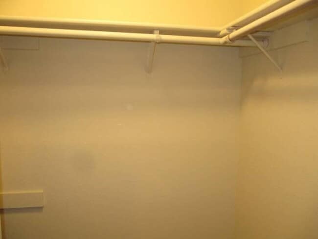 Building Photo - Gorgeous 1 bd Condo located in a prime loc...