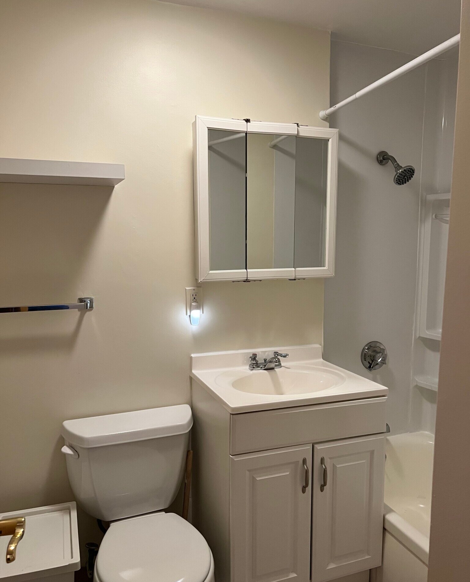 Building Photo - 82 Hampshire St