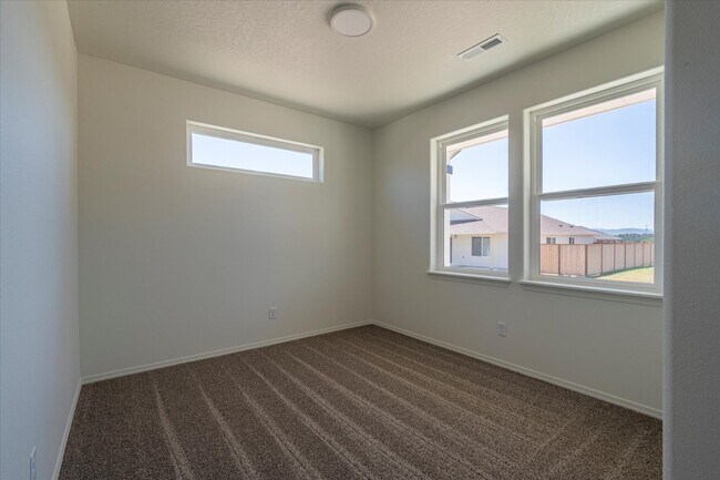 Building Photo - 761 Spyglass