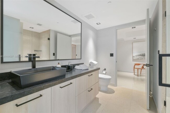 Building Photo - 465 Brickell Ave