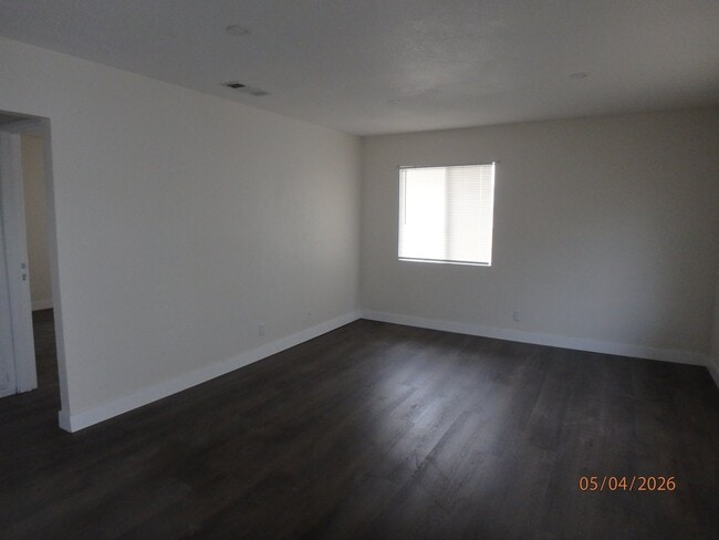 Building Photo - 446 N Elk St