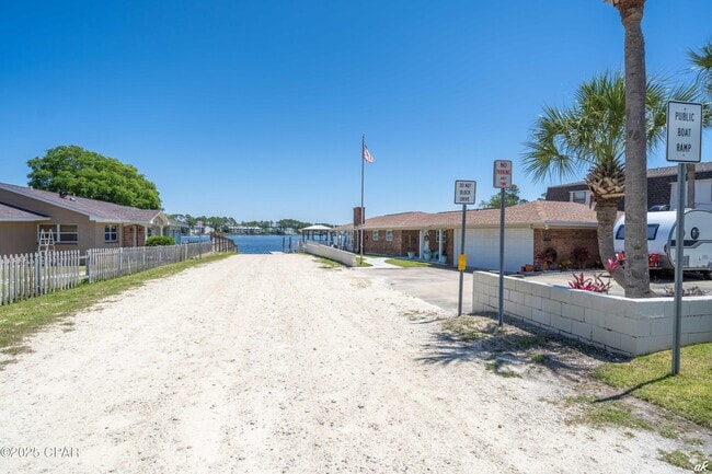 Building Photo - 6813 S Lagoon Dr