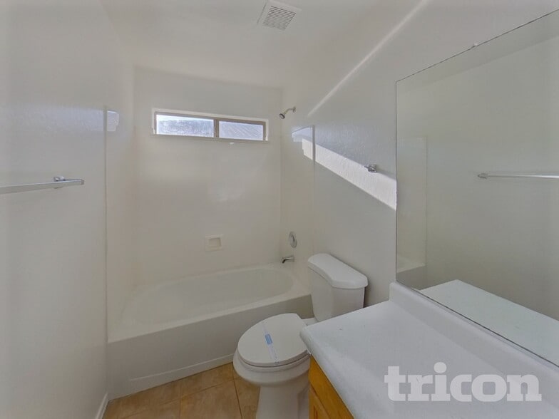 Building Photo - 42309 W Desert Fairways Dr