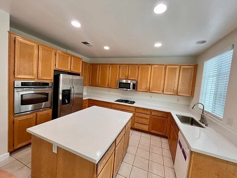 Building Photo - 525 Avenida Ortega