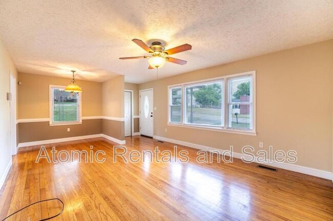 Building Photo - 815 Julianne Dr