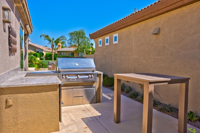 Building Photo - 67718 S Laguna Dr
