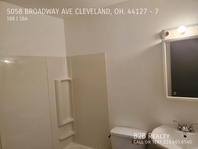Building Photo - 5058 Broadway Ave
