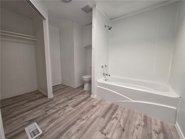 Building Photo - 906 Ramar Rd