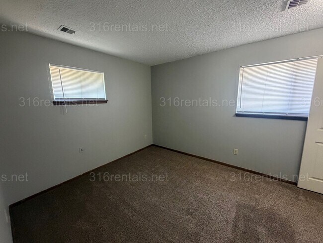 Building Photo - 729 Westhaven Dr