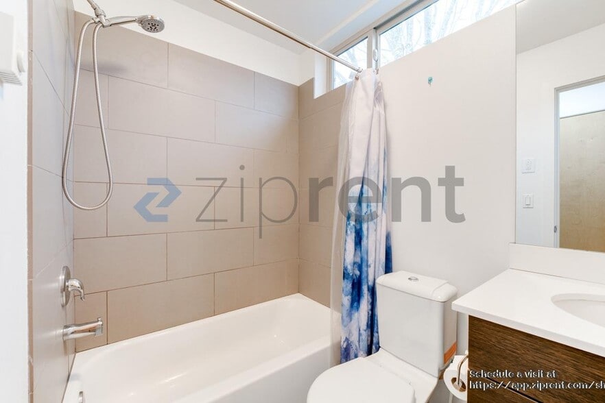 Building Photo - 321 21st Ave