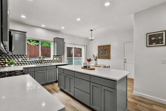 Building Photo - ? Spacious Snohomish Home with Luxury Features & Room to Live! ?