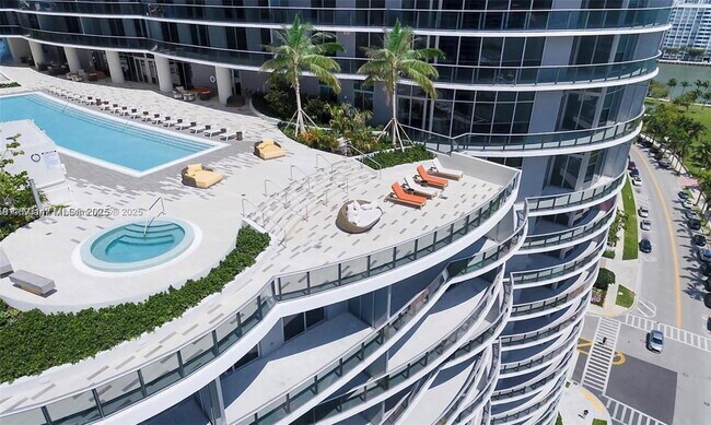 Building Photo - 488 NE 18th St