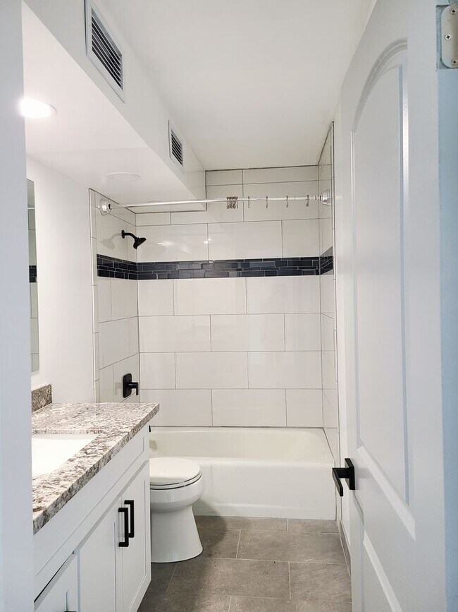 Building Photo - KAHANA MANOR 1BD 1 BA OCEAN VIEW AVAILABLE...