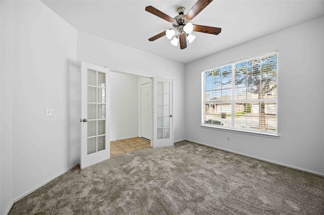 Building Photo - 5803 Camelia Evergreen Ln