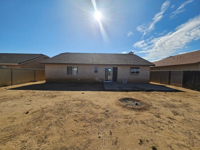 Building Photo - 4 bedroom / 2 bathroom / Open Floor Plan House/ New Vinyl Flooring throughout the house