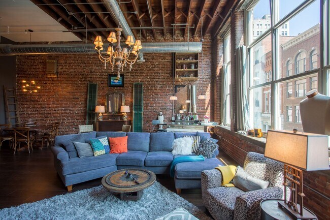 Building Photo - One of a Kind Furnished Condo in the Heart...