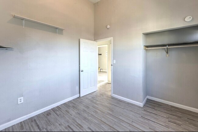 Building Photo - 1305 Palm St