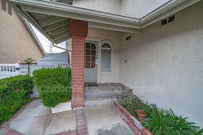 Building Photo - 28552 Avocado Pl