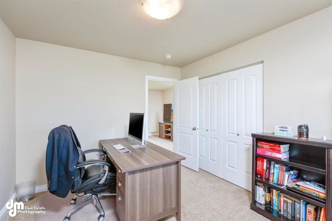 Building Photo - Gorgeous 4 Bedroom Home in West Park!