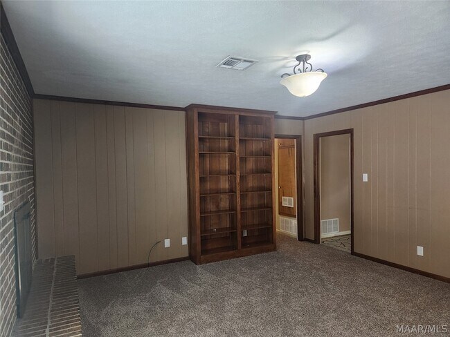 Building Photo - 1203 Oates Rd
