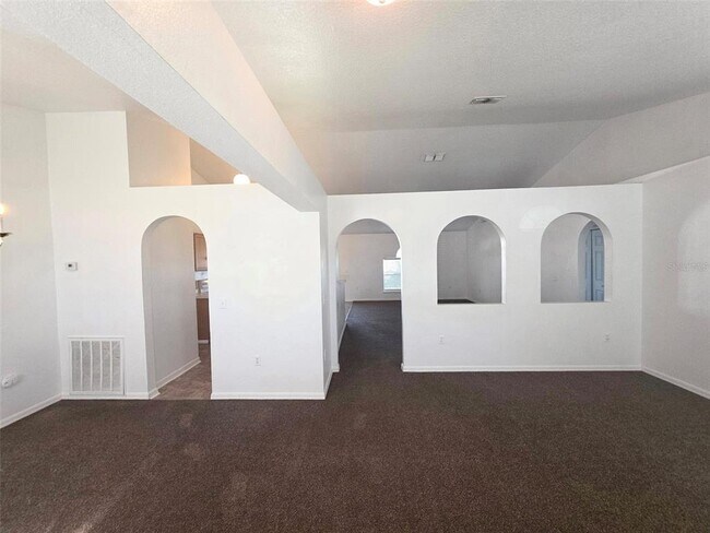 Building Photo - 513 Marion Oaks Manor