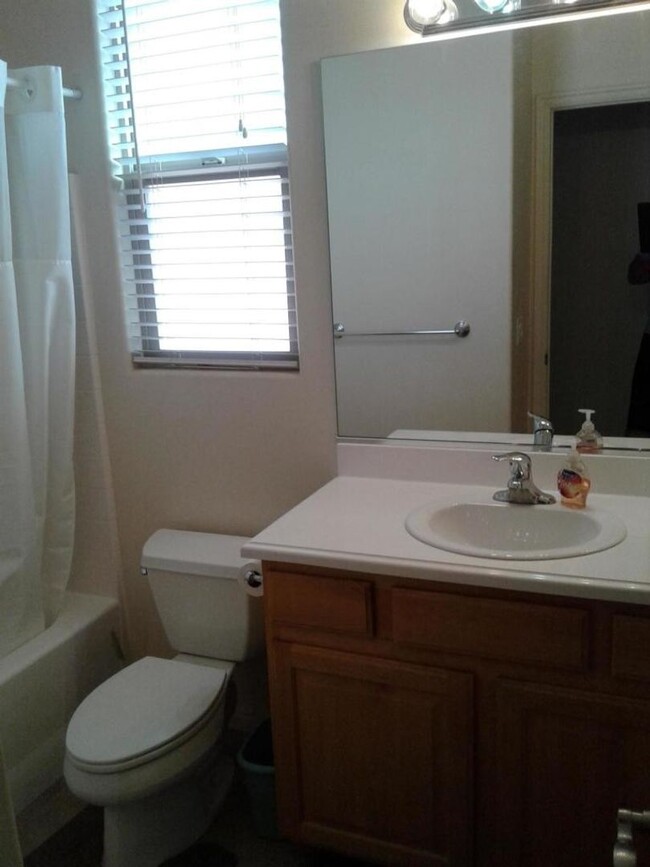 Building Photo - 3 bed 2 bath in Coral Canyon