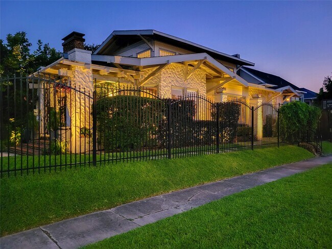 Building Photo - 3702 Audubon Pl