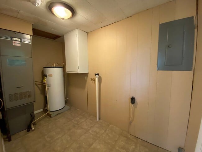 Building Photo - Available Aug 28th , 2026!