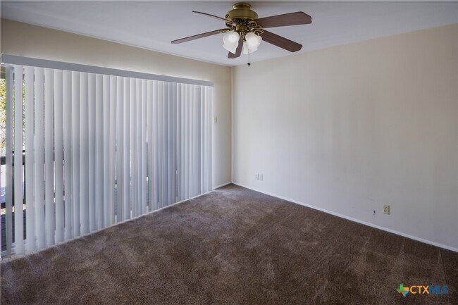 Building Photo - 1101 Parkview Dr