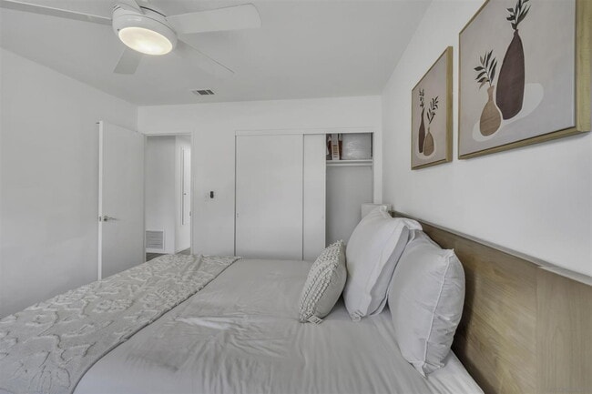Building Photo - FULLY FURNISHED Mid-Century Modern 3 Bed R...