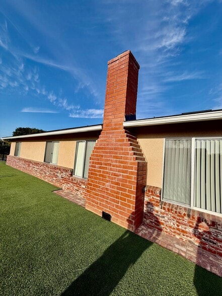Building Photo - 1723 Ivy Rd