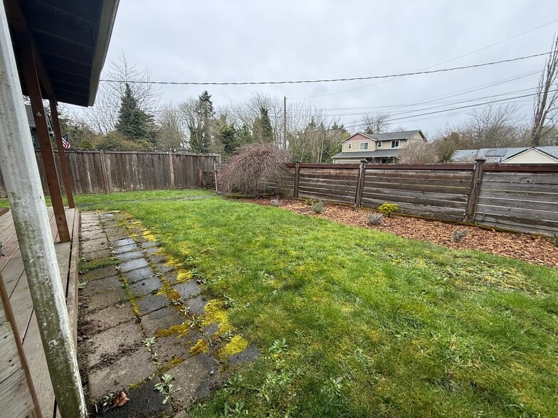 Building Photo - 406 E 43rd St