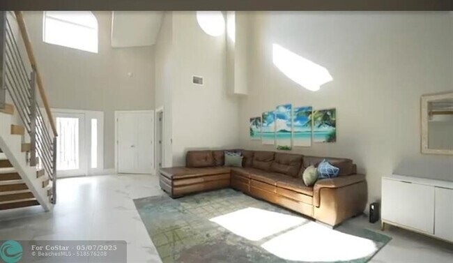 Building Photo - 9651 NW 39th St